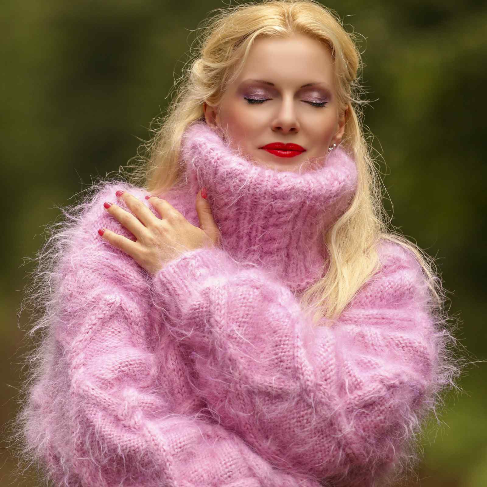 Hand knitted mohair sweater in cables in pink – SuperTanya